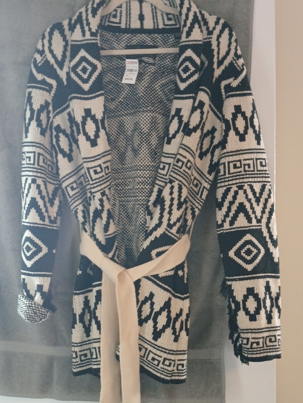 Open-Front Geometric Belted Cardigan Sweater - Black & Cream